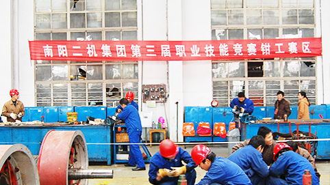 南陽二機集團第三屆技能競賽鉗工賽區(qū)