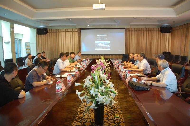 中原油田分公司裝備處領(lǐng)導(dǎo)來公司考察修井機自動化作業(yè)技術(shù)