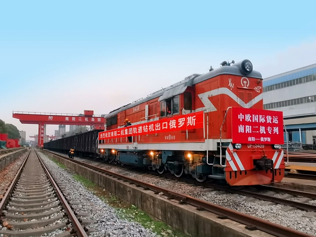 二機軌道鉆機再次搭乘中歐班列前往俄羅斯，添彩一帶一路